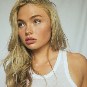 Celeb Naked Natalie Alyn Lind 002 pic