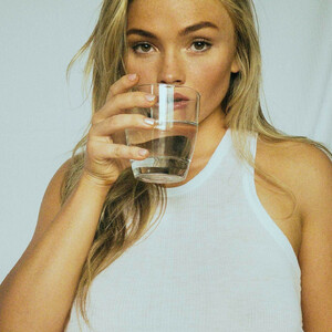 Naked Celebrity Pic Natalie Alyn Lind 005 pic