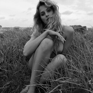 Free Nude Celeb Natalie Jayne Roser 010 pic