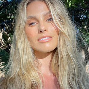 Celeb Nude Natalie Jayne Roser 041 pic
