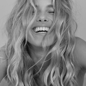 Naked Celebrity Pic Natalie Jayne Roser 003 pic