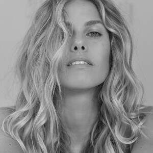 Best Celebrity Nude Natalie Jayne Roser 004 pic