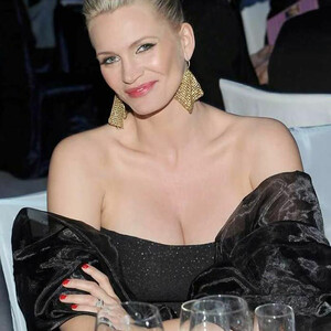Free nude Celebrity Natasha Henstridge 115 pic