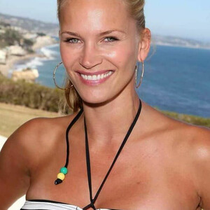 celeb nude Natasha Henstridge 129 pic