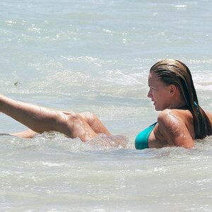 Famous Nude Natasha Henstridge 141 pic