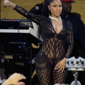 Nicki Minaj in Sexy Clothing (5 Photos) – Leaked Nudes