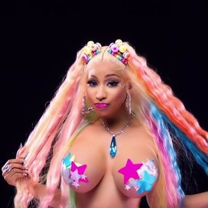 Famous Nude Nicki Minaj 032 pic
