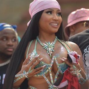 Nicki Minaj Shows Off to the Crowd on Top of a Music Truck at the Socadrome (17 Photos) – Leaked Nudes