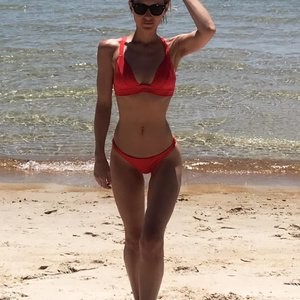 Nicky Whelan Sexy (2 Pics + Gif) – Leaked Nudes