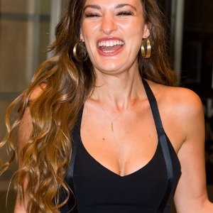 Nicola Benedetti Shows Off Her Cleavage in Edinburgh (7 Photos) - Leaked Nudes