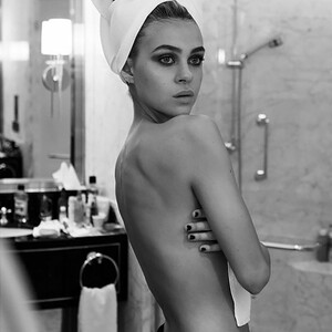 Famous Nude Nicola Peltz 055 pic