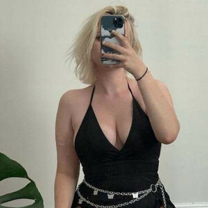 Celeb Nude Niki Nihachu 010 pic