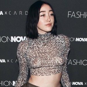 Real Celebrity Nude Noah Cyrus 032 pic