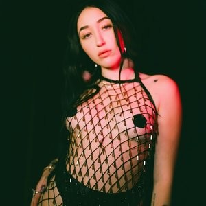 Noah Cyrus Sexy & Topless (10 Photos) – Leaked Nudes
