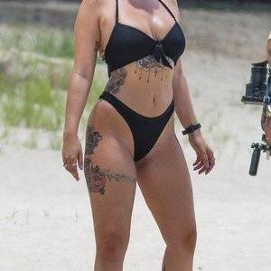 Celebrity Nude Pic Olivia Buckland 004 pic