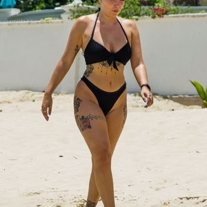 Naked Celebrity Pic Olivia Buckland 057 pic