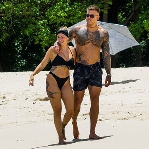 Famous Nude Olivia Buckland 067 pic