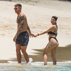 Real Celebrity Nude Olivia Buckland 138 pic