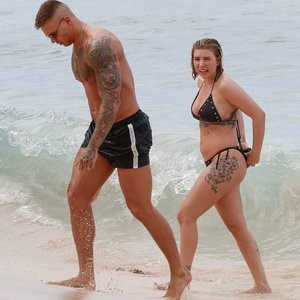 Real Celebrity Nude Olivia Buckland 020 pic