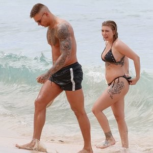Naked celebrity picture Olivia Buckland 021 pic