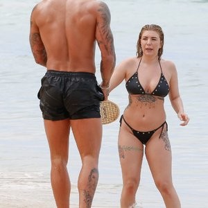 Famous Nude Olivia Buckland 028 pic
