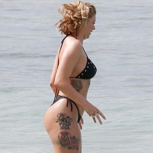 Naked celebrity picture Olivia Buckland 080 pic