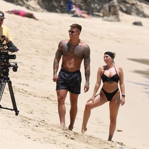 Famous Nude Olivia Buckland 021 pic