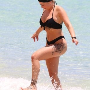 Famous Nude Olivia Buckland 082 pic