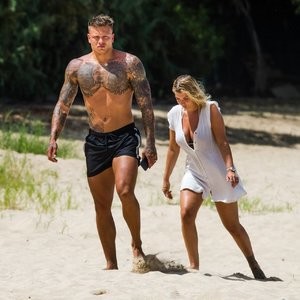 Naked Celebrity Pic Olivia Buckland 014 pic