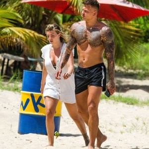 Real Celebrity Nude Olivia Buckland 015 pic