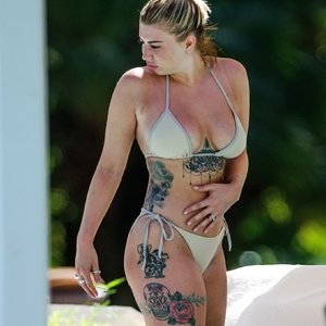 Naked Celebrity Pic Olivia Buckland 008 pic