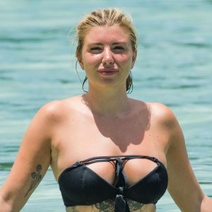 Real Celebrity Nude Olivia Buckland 040 pic