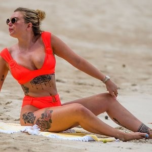 Famous Nude Olivia Buckland 011 pic