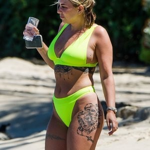 Famous Nude Olivia Buckland 026 pic