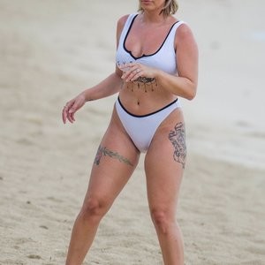 Famous Nude Olivia Buckland 007 pic