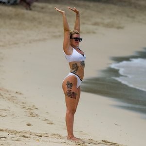 Real Celebrity Nude Olivia Buckland 060 pic