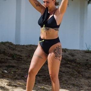 Celebrity Nude Pic Olivia Buckland 059 pic