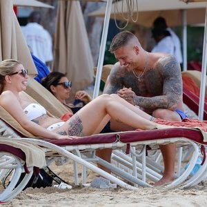 Famous Nude Olivia Buckland 016 pic