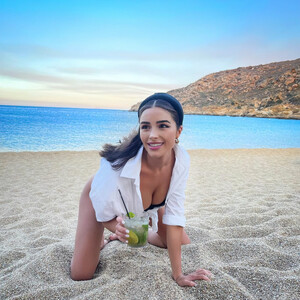 Naked celebrity picture Olivia Culpo 041 pic