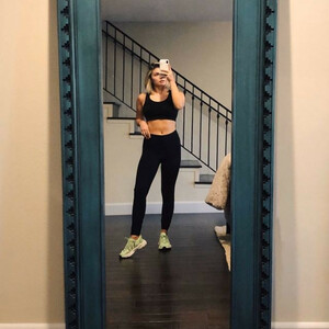 Naked Celebrity Olivia Holt 002 pic