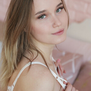 Nude Celebrity Picture Olivia Myers 008 pic