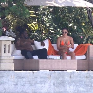 P. Diddy Relaxes Shirtless With Bikini-Clad Beauty In Miami Beach (21 Photos) – Leaked Nudes