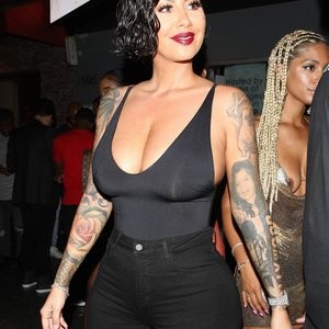 Famous Nude Amber Rose 008 pic