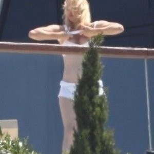 Naked Celebrity Pamela Anderson 040 pic