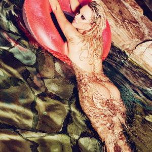 Hot Naked Celeb Pamela Anderson 008 pic