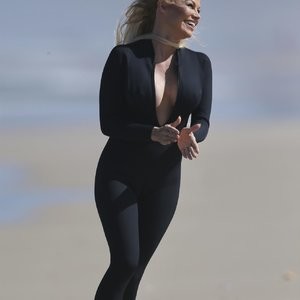 Free Nude Celeb Pamela Anderson 053 pic