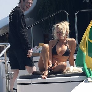 Hot Naked Celeb Pamela Anderson 131 pic