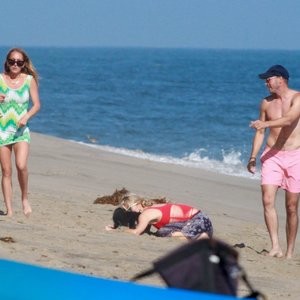 Paris Hilton & Carter Reum Enjoy a Beach Day with Friends (51 Photos) - Leaked Nudes