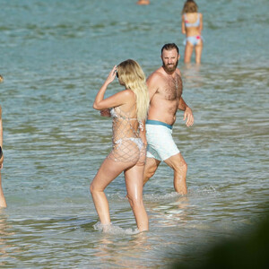 Real Celebrity Nude Paulina Gretzky 011 pic