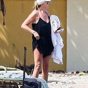 Penny Lancaster Gets a Little Beach Time Outside of Quarantine (16 Photos) – Leaked Nudes